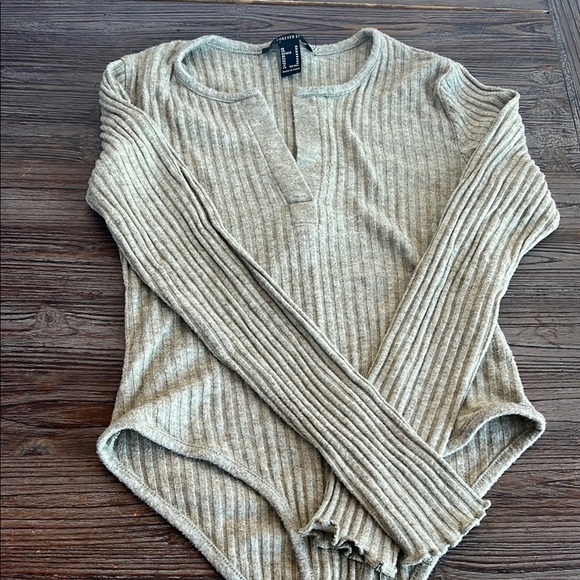 FOREVER 21 WOMEN SIZE M Ribbed Beige Bodysuit - Picture 2 of 11